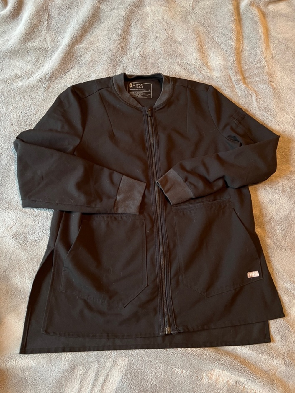 FIGS Women’s Bellery Black Zip-Up Scrub Jacket